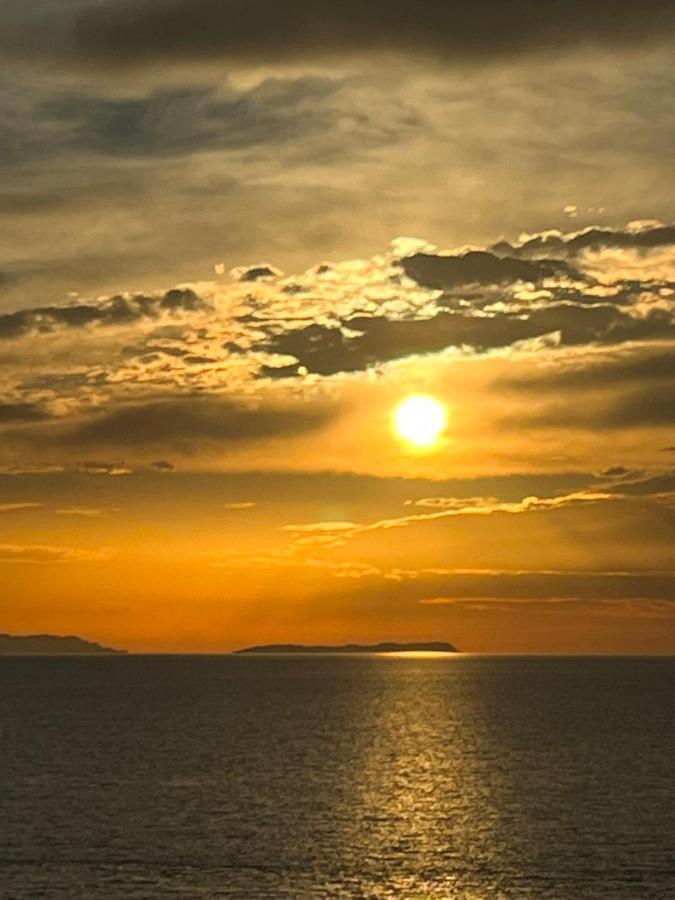 Bluemoon Suites Sarandë Eksteriør bilde