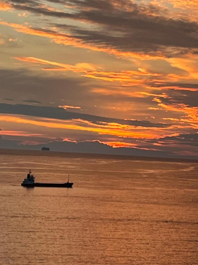Bluemoon Suites Sarandë Eksteriør bilde