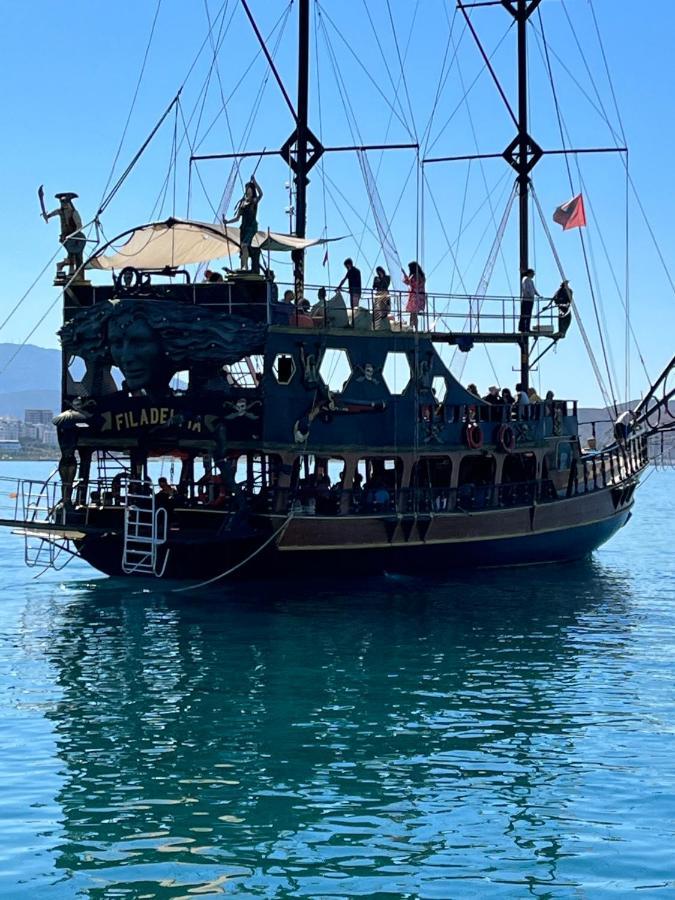 Bluemoon Suites Sarandë Eksteriør bilde