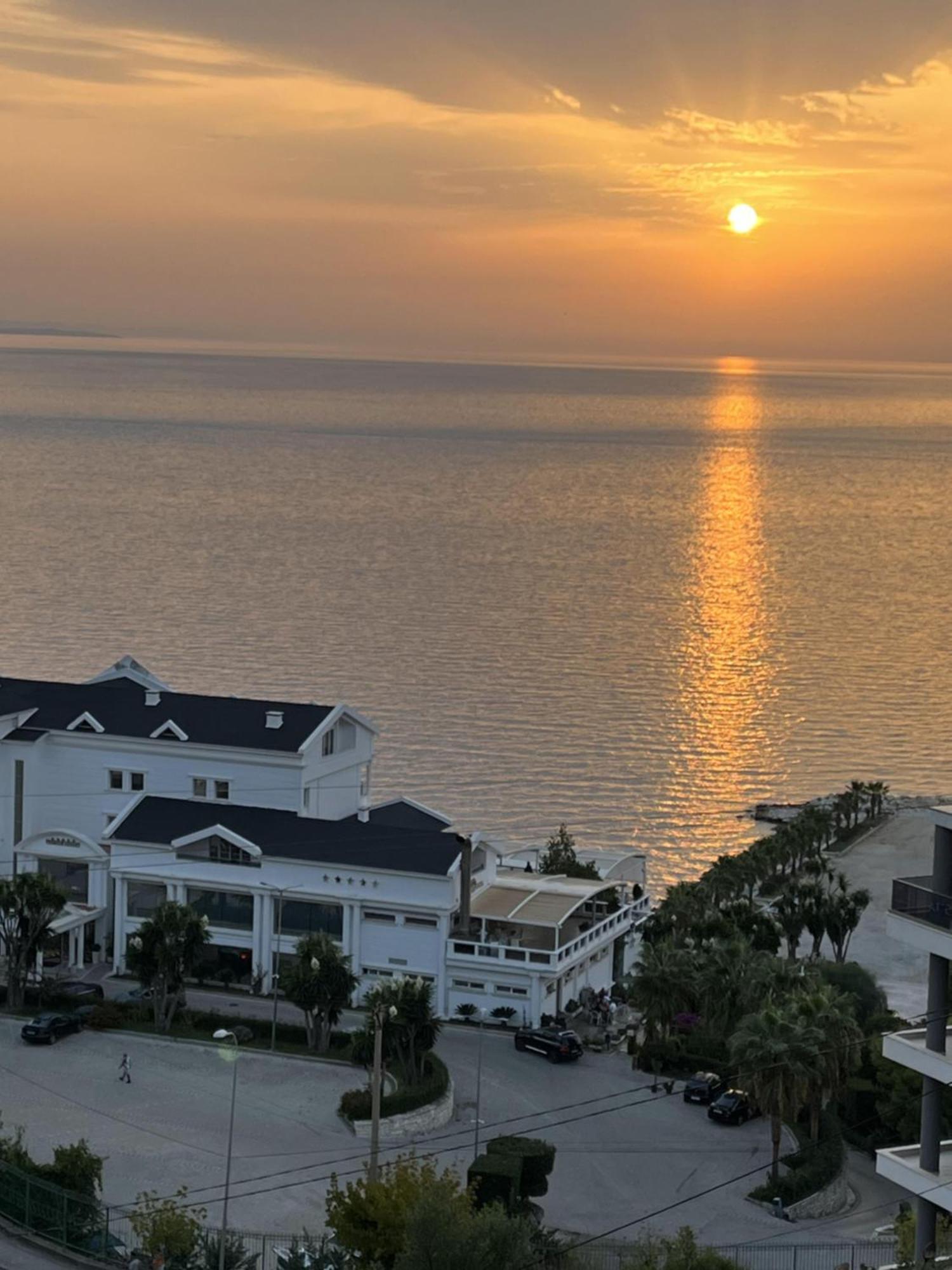 Bluemoon Suites Sarandë Eksteriør bilde