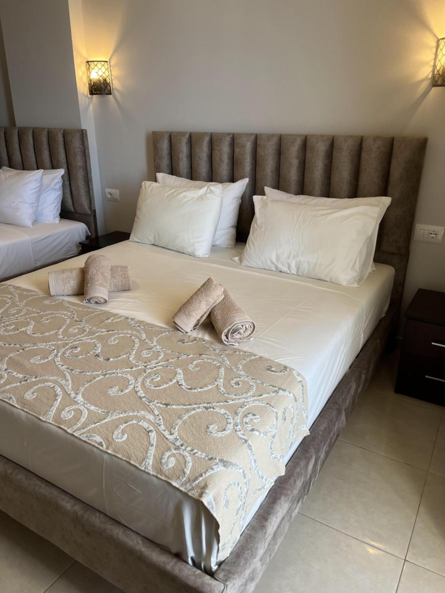 Bluemoon Suites Sarandë Eksteriør bilde