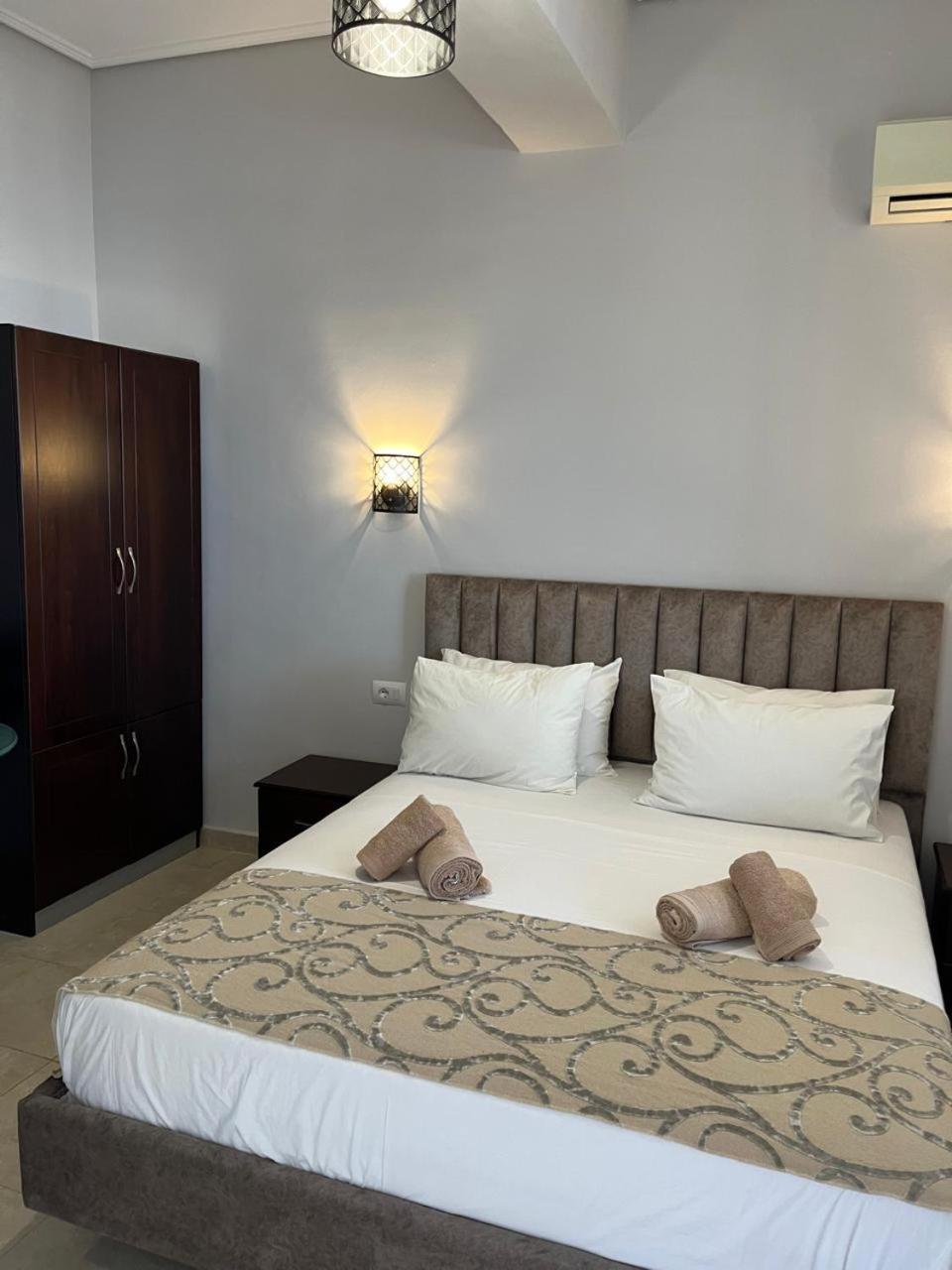 Bluemoon Suites Sarandë Eksteriør bilde